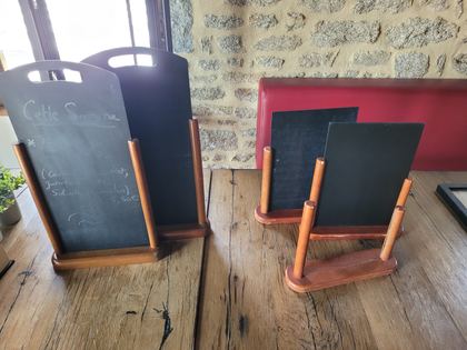 Ardoises de table sur socle bois